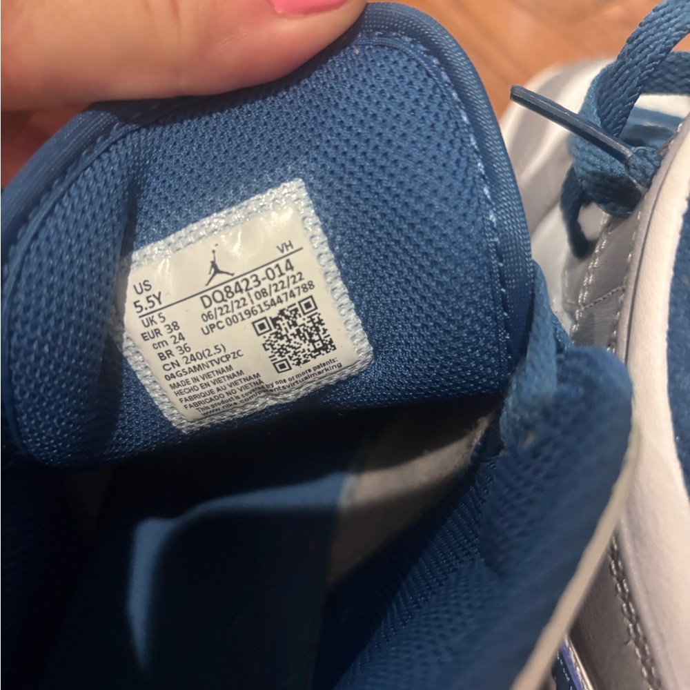 Nike air Jordan high tops size 5.5 youth - Picture 6 of 6
